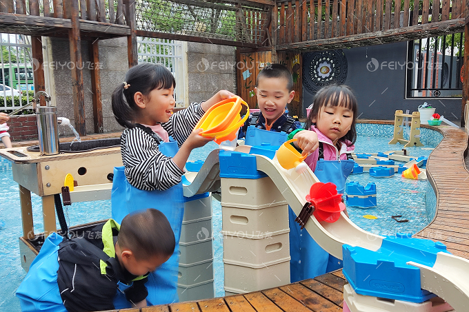 走進(jìn)幼兒園沙水玩具，體驗(yàn)探究樂趣