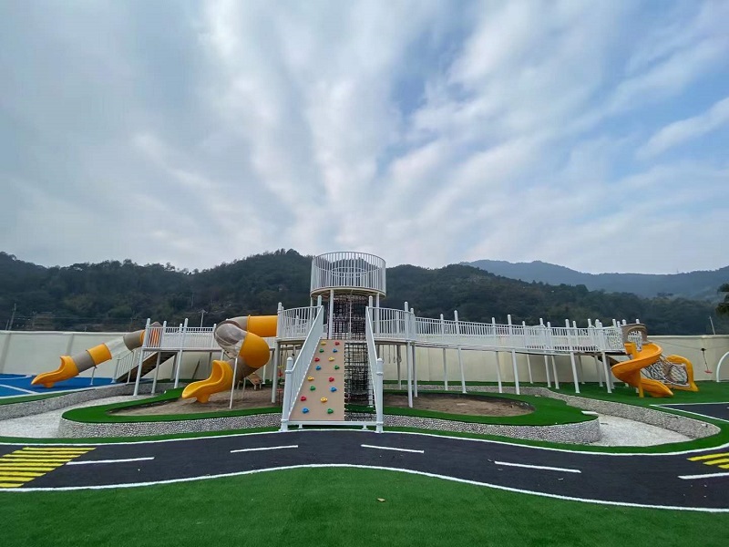 幼兒園里適合什么樣的大型組合滑梯？